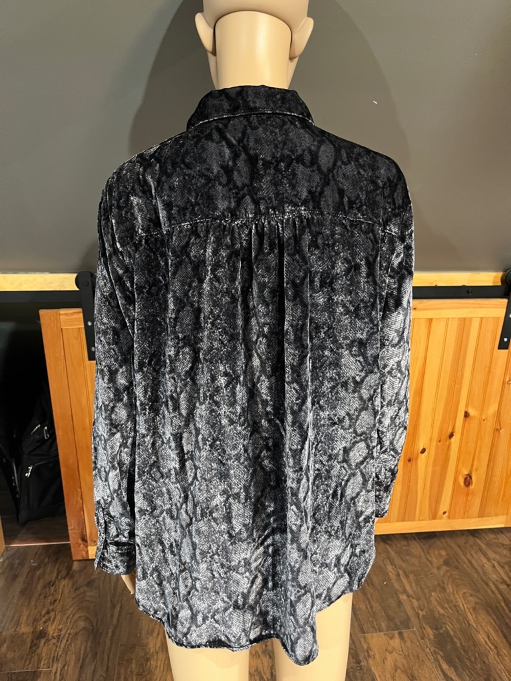 Anthropologie The Hadley Relaxed Buttondown Shirt by Pilcro: Velvet Edition - Picture 6 of 10